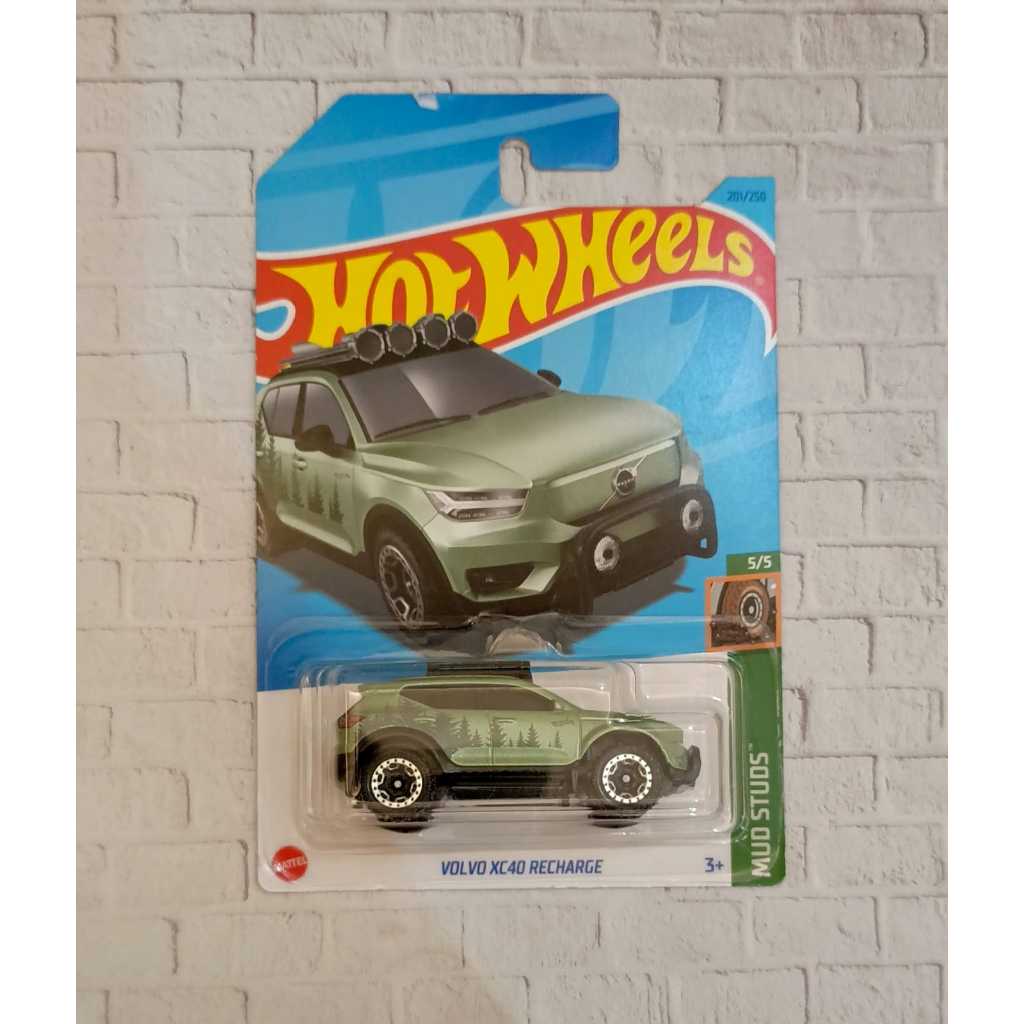 Hot WHEELS VOLVO XC40 RECHARGE FAST BED HAULER HIWAY HAULER 2 TOYOTA