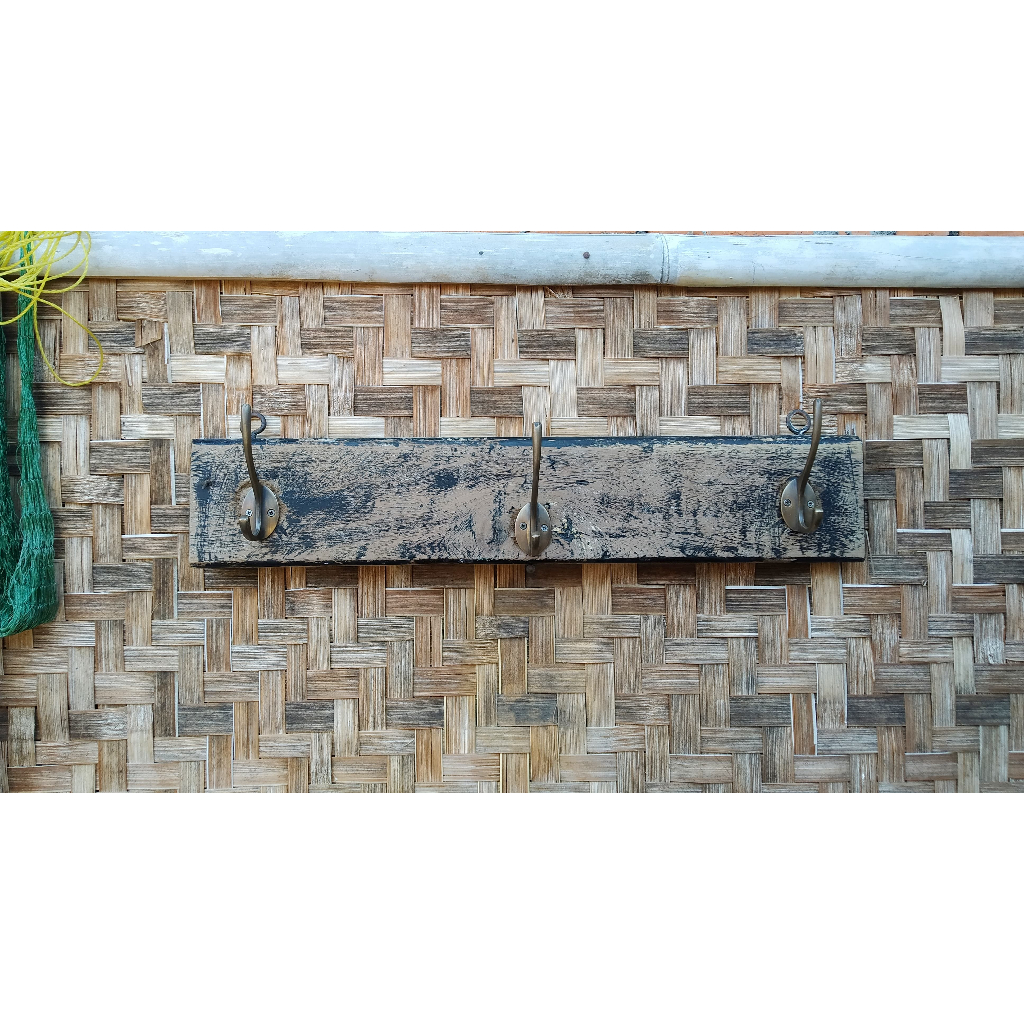 KAYU GANTUNGAN Old teak wood caps/clothes hangers/Kapstok | Shopee Malaysia