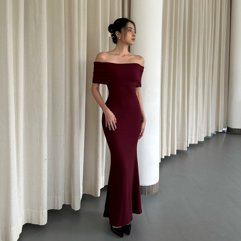 Women's Off Shoulder V-Neck Bodycon Maxi Dress - Ruched Satin, Side Split  Hem, Club & Party