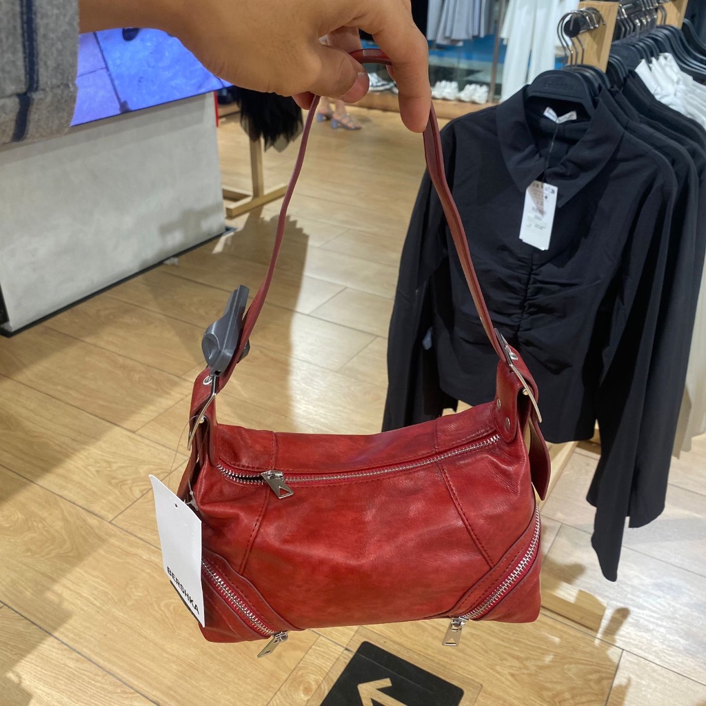 Order Bershka Slingbag (Woman) Shopee Malaysia