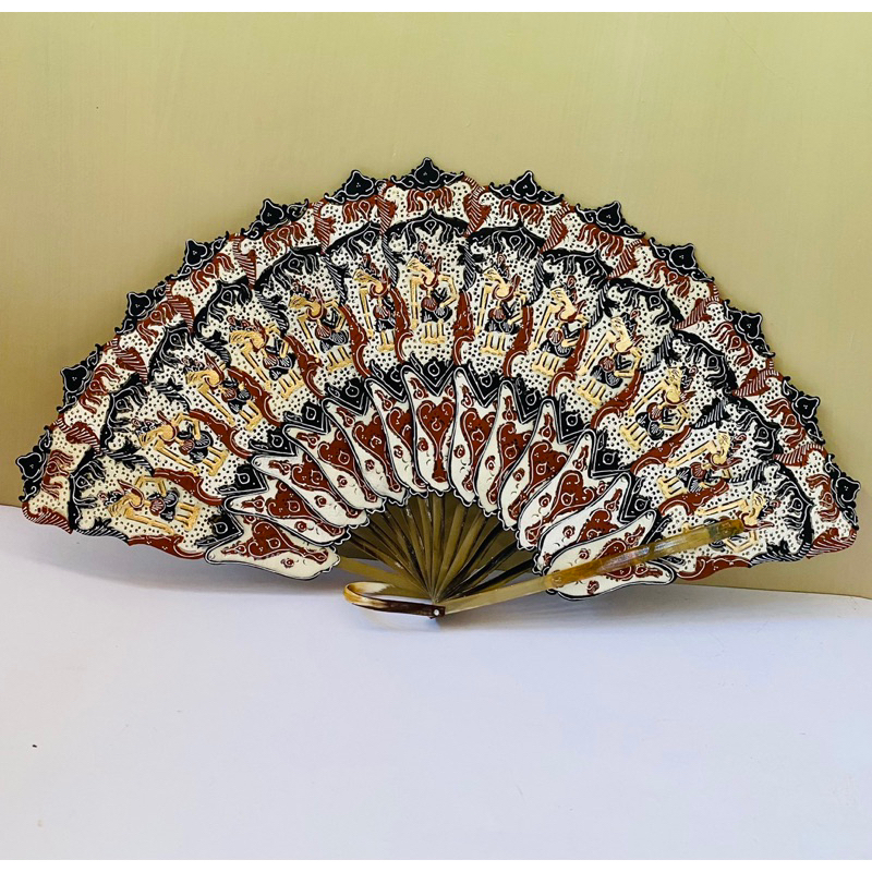 Leather Puppet Folding Fan (Big 13 Leaves) | Shopee Malaysia