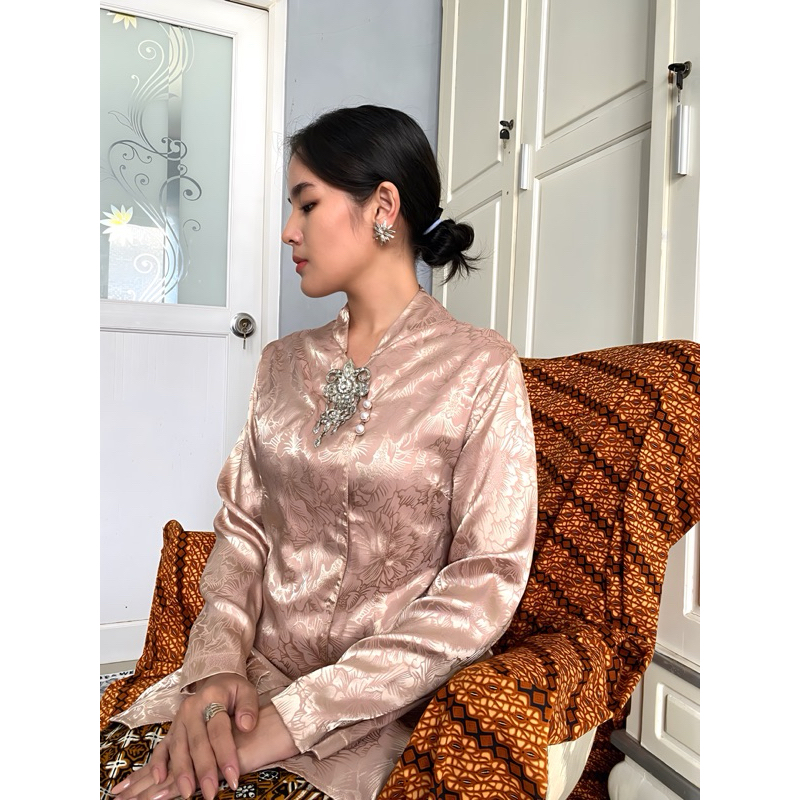Kebaya Janggan 3 Buttons Pearl by NithaRahadi | Shopee Malaysia