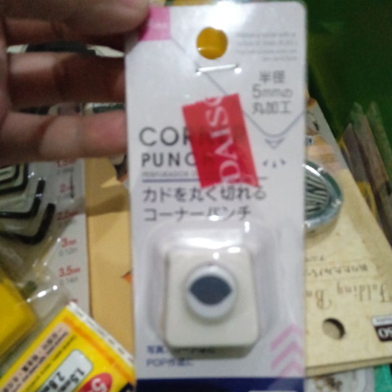 Daiso Paper Tip Cutter craft corner punch Shopee Malaysia