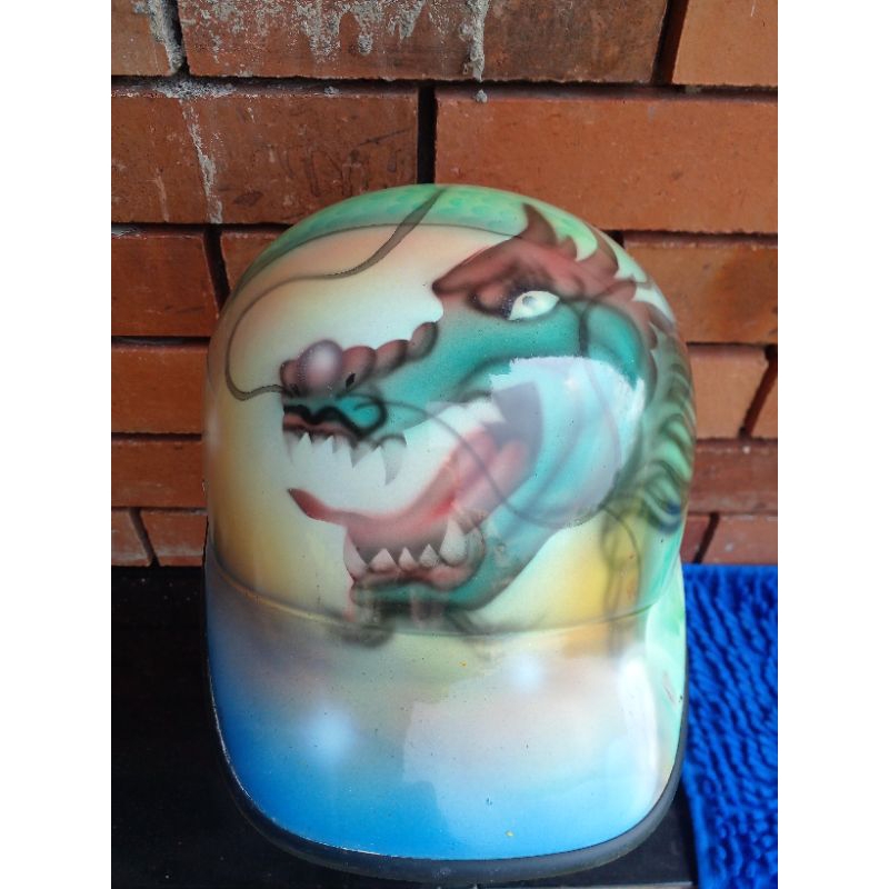 vintage-old-school-helmet-helmet-model-grand-air-brush-dragon-sea