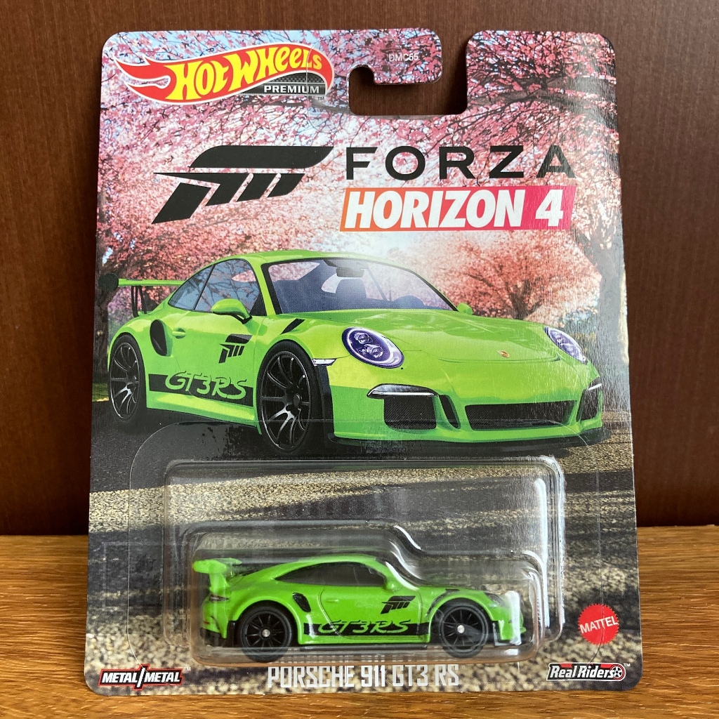 Hot Wheels Porsche Taycan Turbo S Cross Turismo, Schaal van 1:43 Voertuig, replica's met officiële licentie voor volwassen verzamelaars, Real Riders banden, metalen carrosserie en chassis, HWT10