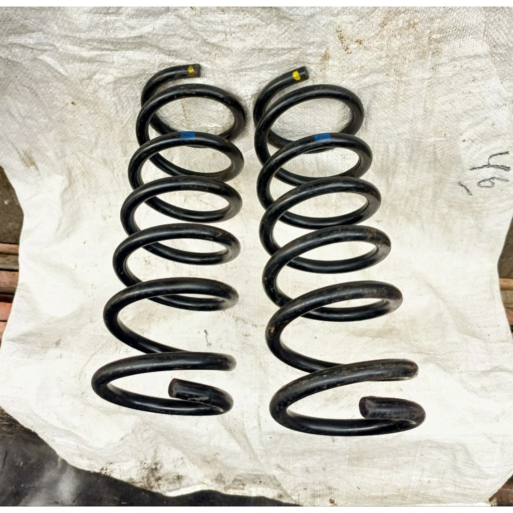 Original Suzuki APV Front Spiral Coilspring, Left and Right Removal ...
