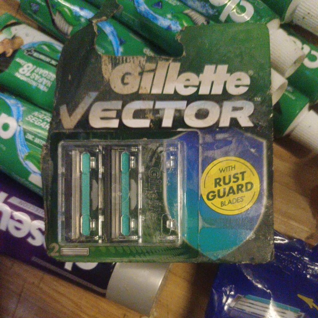 Gillete Vector. refill contains 2 Rijek Packaging. !!! | Shopee Malaysia