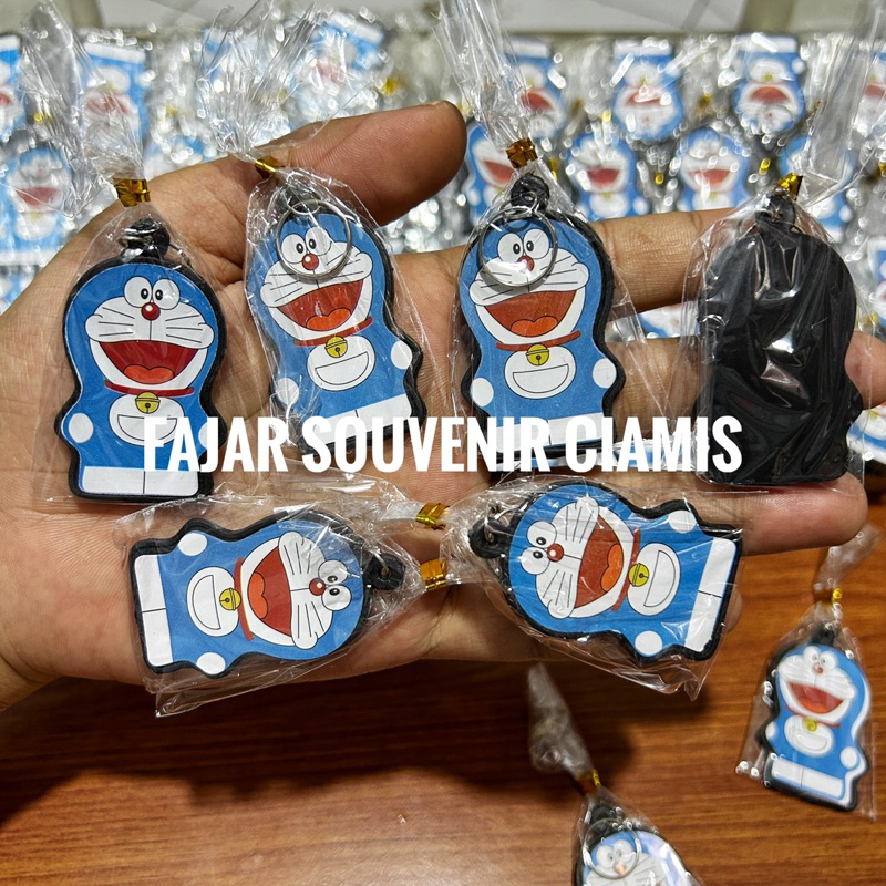 GANTUNGAN Contents: 100 pcs doraemon motif key chain souvenirs, plastic ...