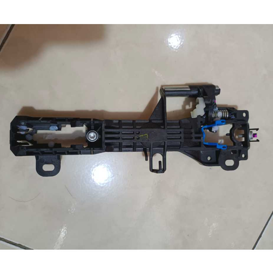 Original Right Front Door Exterior Handle Mount Bracket for Innova ...