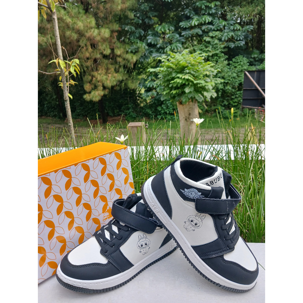 Jordan SHOES KOMOLLO KM19-KM9 BLACKWHITE 26-31 32-37 | Shopee Malaysia