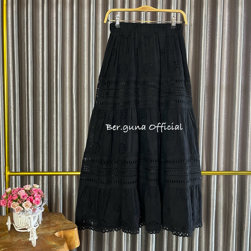 KATUN Useful Side Embedded Embroidery Skirt Premium Imported Hollow Cotton Embroidered Embroidered Cotton Skirt | Shopee Malaysia KATUN Useful Side Embedded Embroidery Skirt Premium Imported Hollow Cotton Embroidered Embroidered Cotton Skirt | Shopee Malaysia
