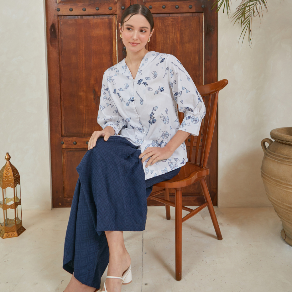 PUTIH Nayara Batik White Shiqa Blouse | Shopee Malaysia