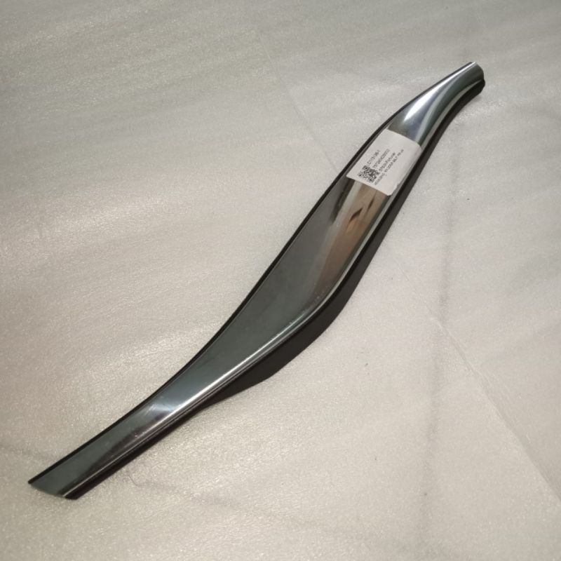 List of original Fortuner VRZ rear dead glass rubber. | Shopee Malaysia