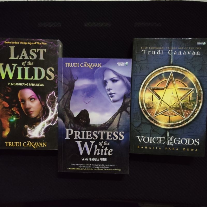 PUTIH Original Book • Fantasy Novel TRUDI CANAVAN / FRAME OF GODS