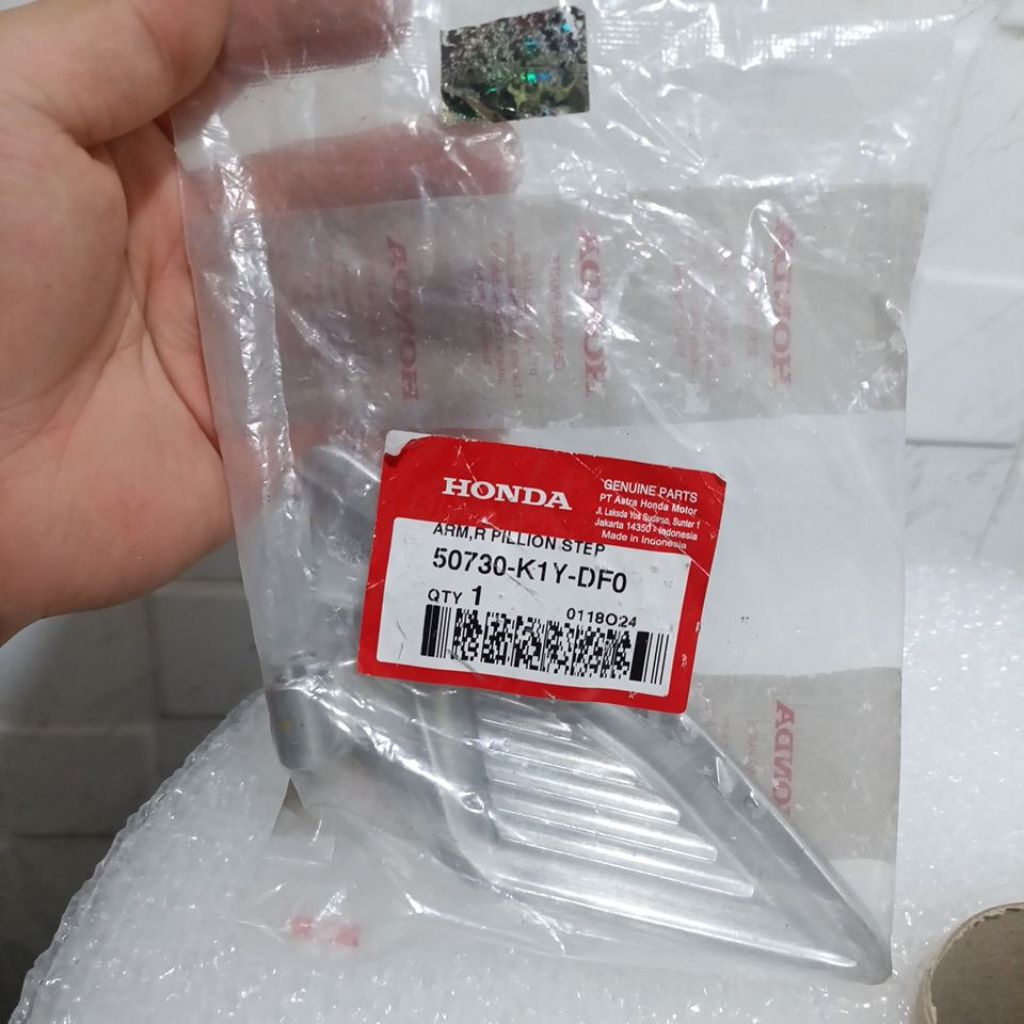 50730 K1Y DF0 ARM, R PILLION STEP PCX 160 ROADSYNC 2025 Original RIGHT ...