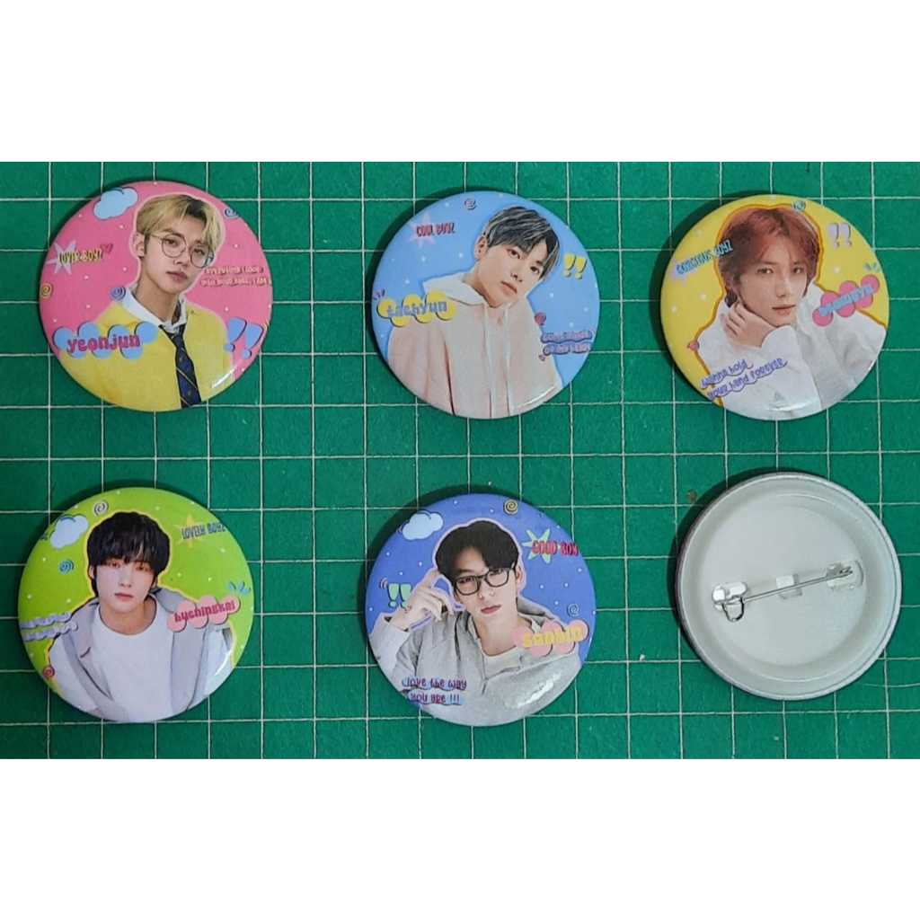 FREEBIES PIN BROS TXT OT5 (package price contains 5 full TXT member ...