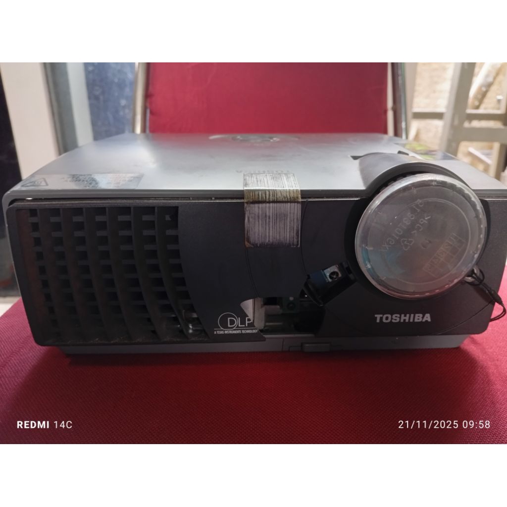 TOSHIBA TDP-S8 PROJECTOR | Shopee Malaysia