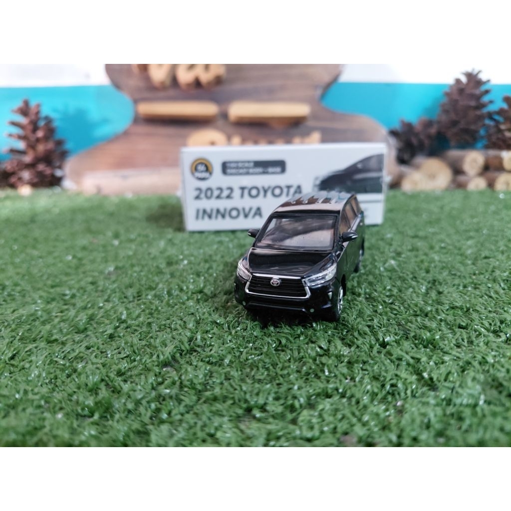 Diecast Miniature Toyota Innova Reborn 2022 black scale 1:64 | Shopee ...