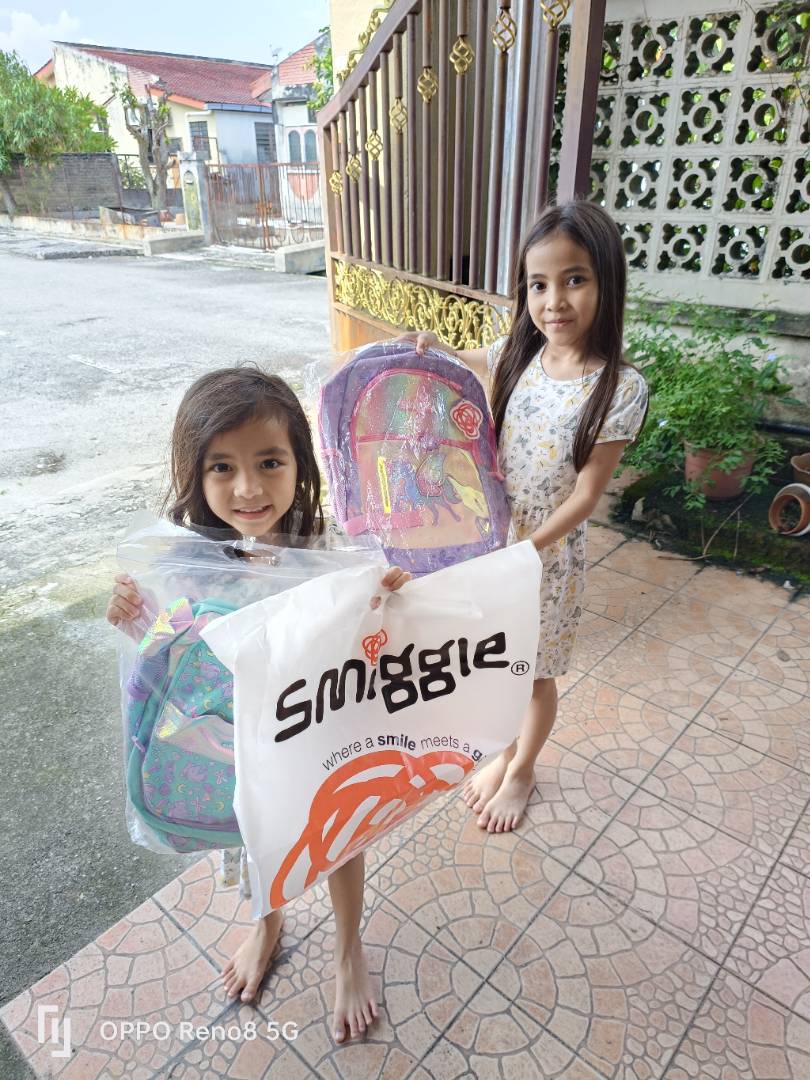 Smiggle - Our best selling Sky backpack features glitter panels and 3D  unicorn wings 🦄 perfect for school or sleepovers!