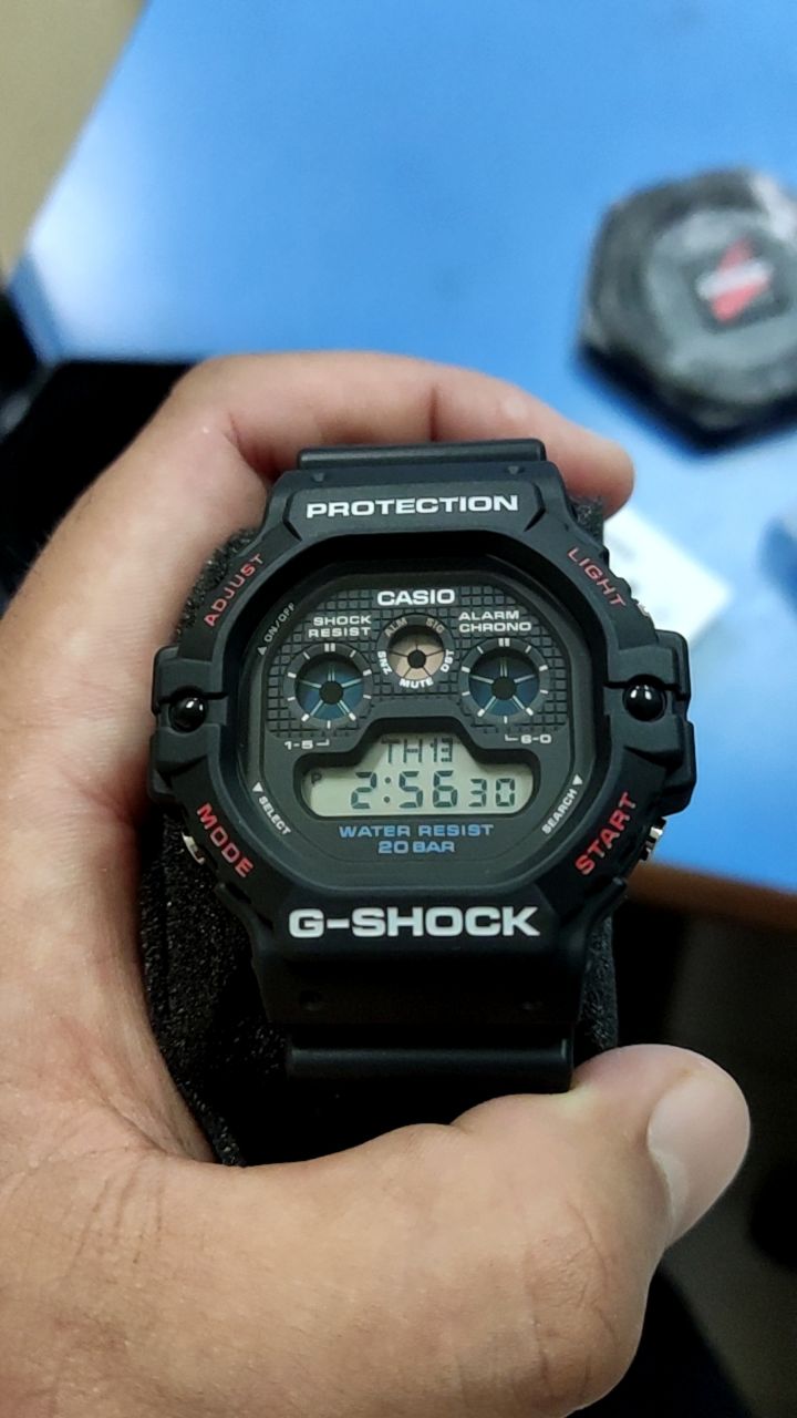 時計新品未使用 g-shock   dw-5900bb-1dr