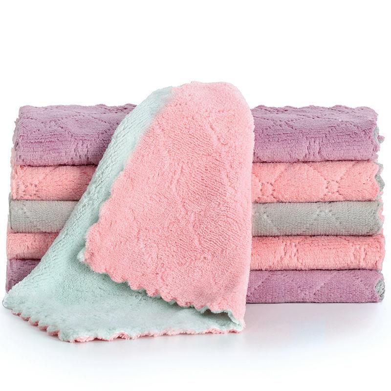 Dishwashing cloth absorbs water and does not stick to oil dishcloth