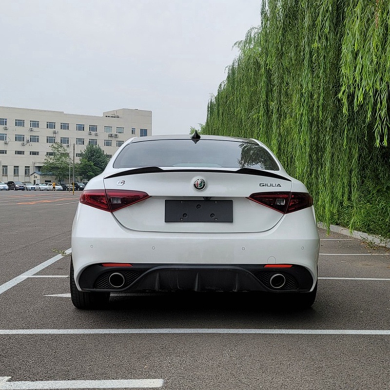 For Alfa Romeo Giulia Spoiler Carbon Fiber Rear Trunk Spoiler Gloss Black Finish Quadrifoglio