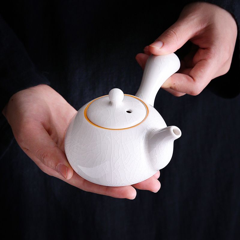 Ge Kiln Tea Pot can be raised and opened with larg Ge Kiln Teapot can