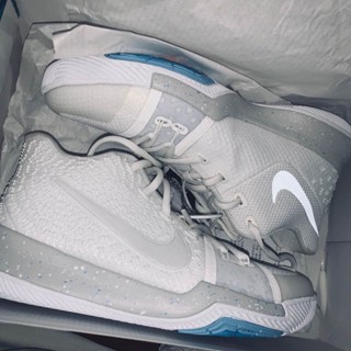 Kyrie 3 white/chrome outlet men's basketball shoe