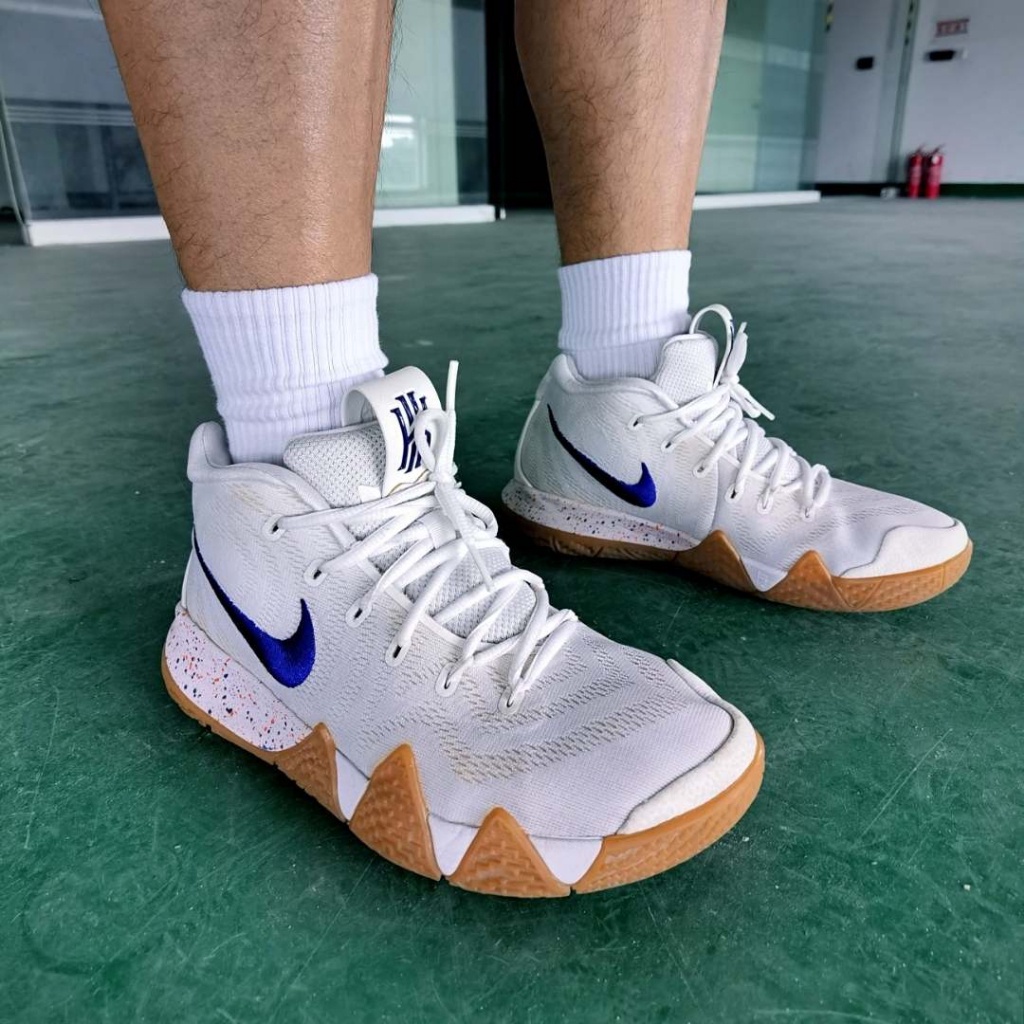 Kyrie 4 uncle hot sale drew on feet