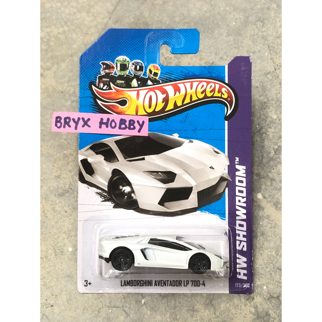 Hot Wheels Us Carded 2013 Hw Showroom Lamborghini Aventador Lp 700 4