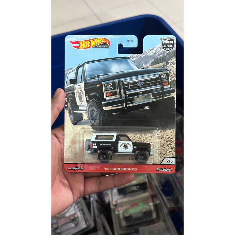 Set Hot Wheels 1/64 Wild Terrain 5/5 - Porsche, Bronco, Land Rover, Camaro...