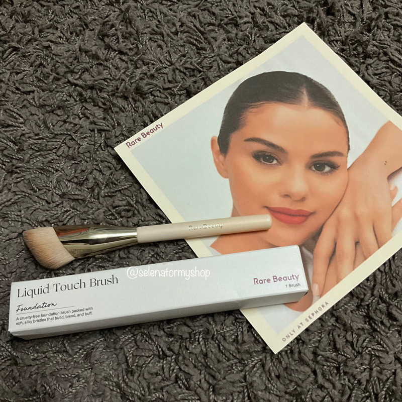 Rare Beauty  Liquid Touch Foundation Brush