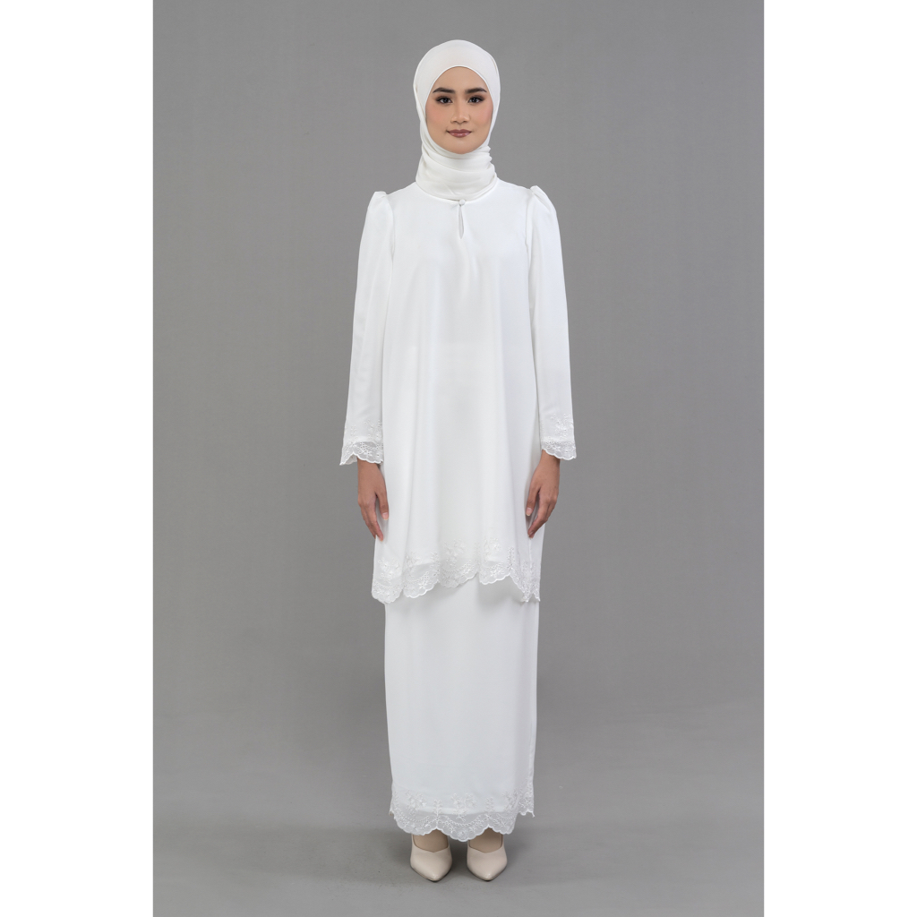 Sonia Embroidery Loose Baju Kurung in White/ Baju Kurung Chiffon Putih