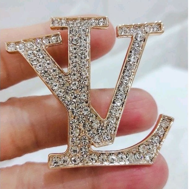 GOOD QUALITY 🆒 Solid LV Brand Logo Silver Gold Premium Pin Brooch Louis  Vuitton Korean Kerongsang 精致华丽金色银色名牌路易儿标志胸针