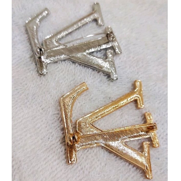 GOOD QUALITY 🆒 Solid LV Brand Logo Silver Gold Premium Pin Brooch Louis  Vuitton Korean Kerongsang 精致华丽金色银色名牌路易儿标志胸针