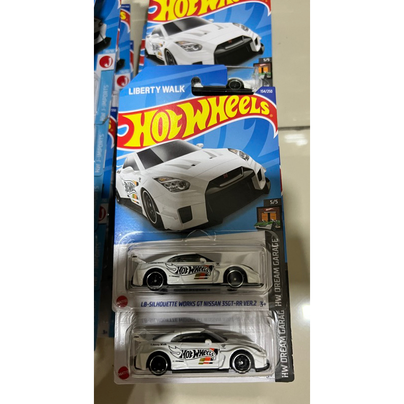 Hotwheels Nissan R35 LBWK white | Shopee Malaysia