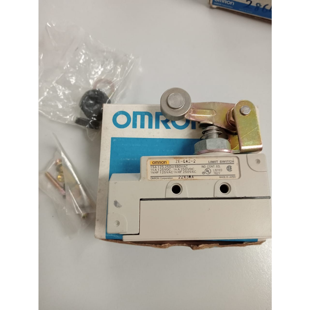 OMRON ENCLOSED LIMIT SWITCH ZE-QA2-2. | Shopee Malaysia
