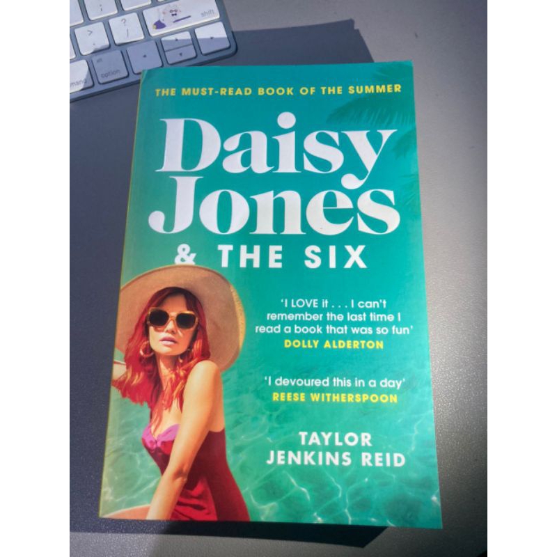 daisy jones and the six (preloved) Shopee Malaysia