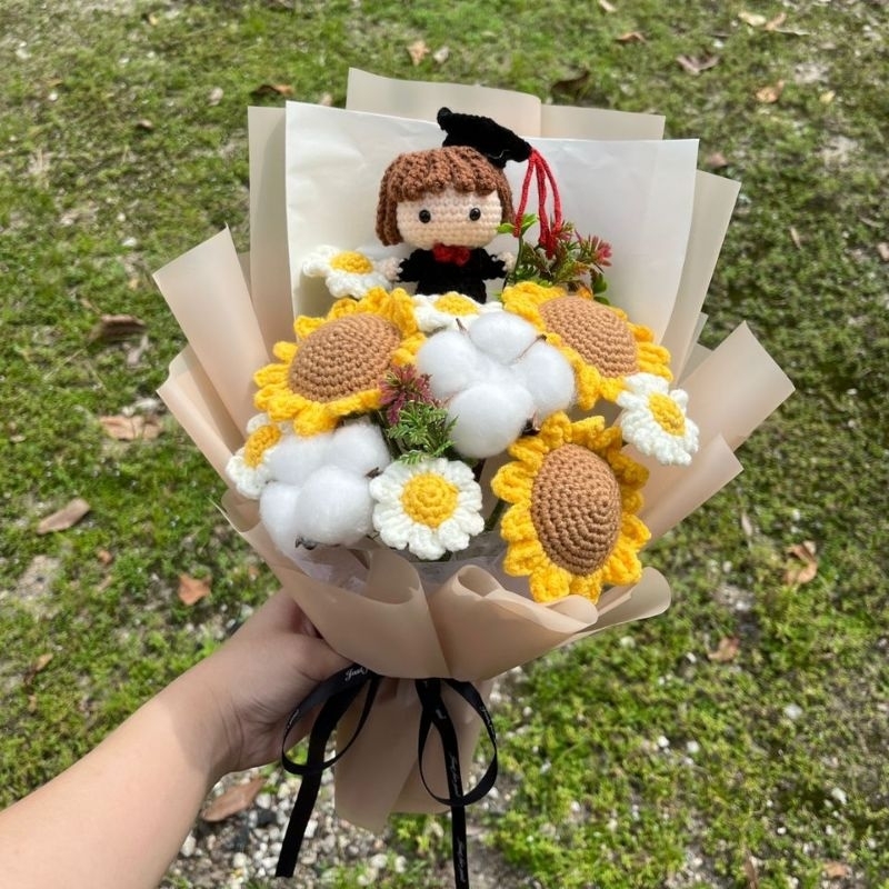 Crochet convocation graduation bouquet with graduation doll sunflower daisy cotton Shopee Malaysia