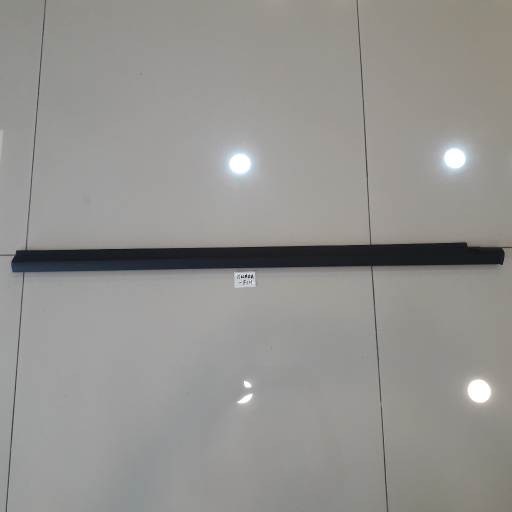 (1PCS ISWARAFLH) FRONT LEFT (DEPAN KIRI) OUTER DOOR GLASS MOULDING