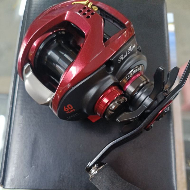 DAIWA RED TUNE TW 100SH 60TH EDITION (FREE GIFT) RIGHT HANDLE