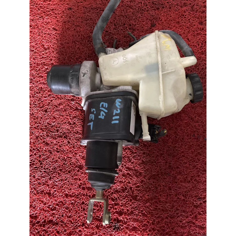 🔥USED JAPAN🔥MERCEDES BENZ W211 FRIST MODEL A2114300302 BOSCH BRAKE