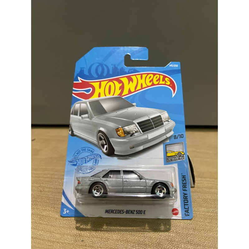 Hot Wheels Collector Vehículo de Colección Mercedes Benz 500E a Escala