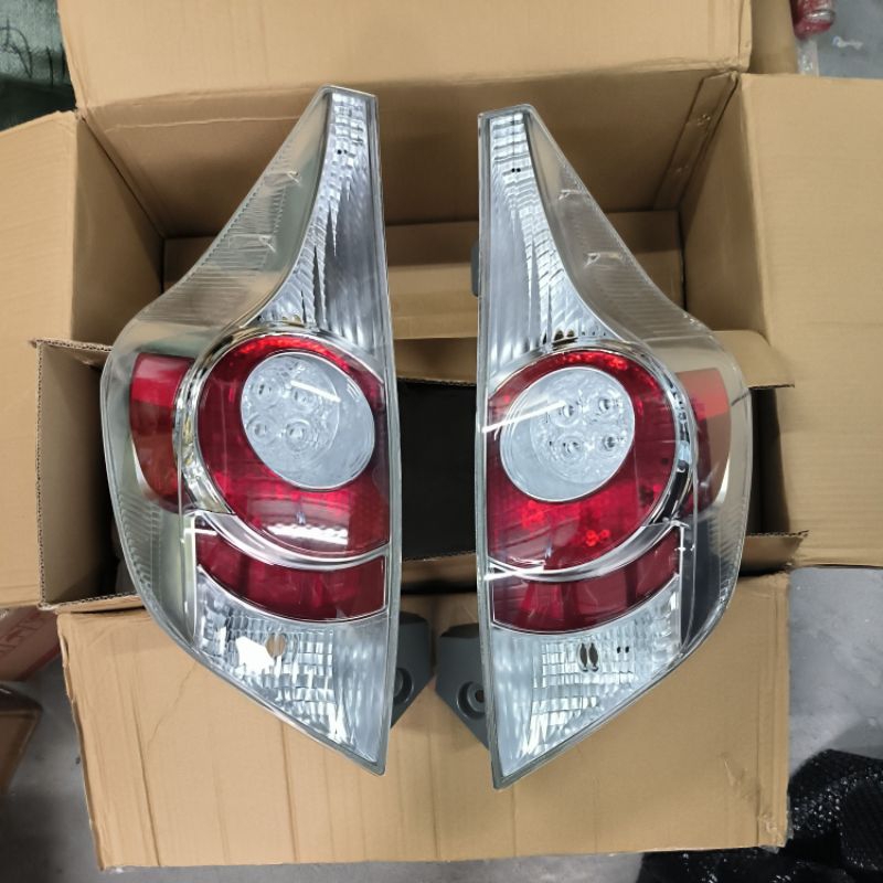 TOYOTA PRIUS C Nhp10 20092014 REAE TAILLAMP / LAMPU BELAKANG