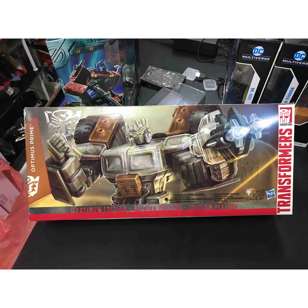 Hasbro Transformers Platinum Edition Optimus Prime Open box to remove