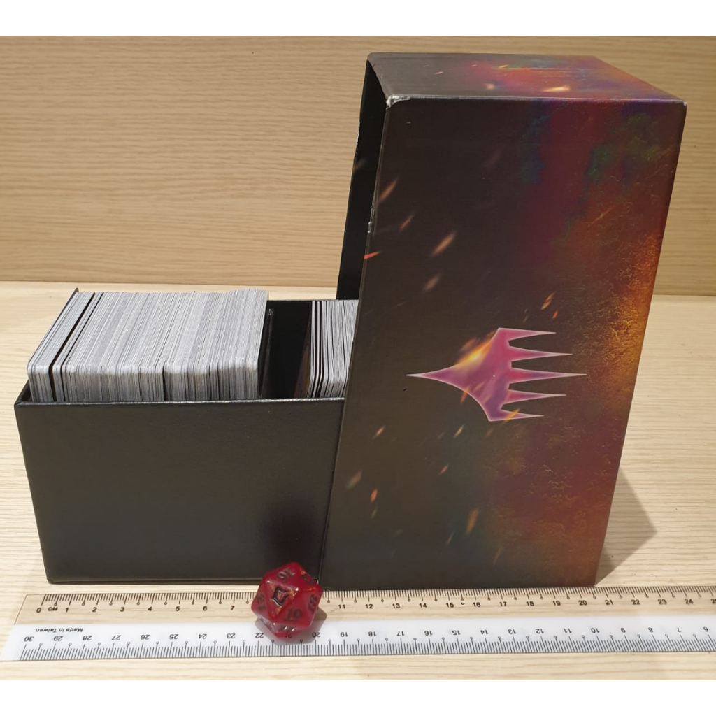 Magic the Gathering deck box of commons & lot 450+ cards with