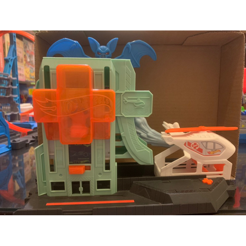 Hot Wheels Bat Blitz Hospital Attack Play Set