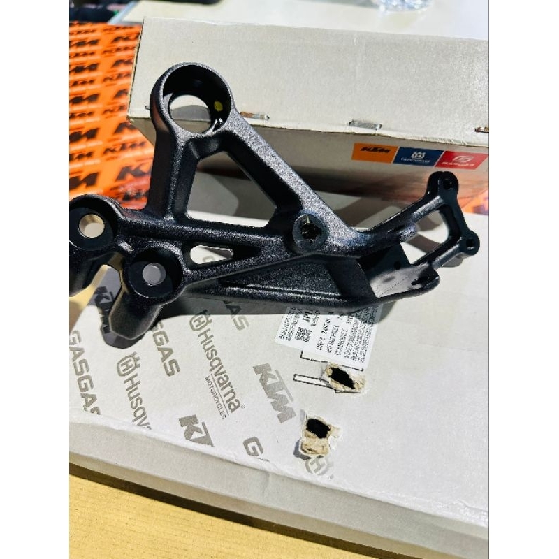 KTM DUKE V2 200 250 390 FOOTREST BRACKET Shopee Malaysia
