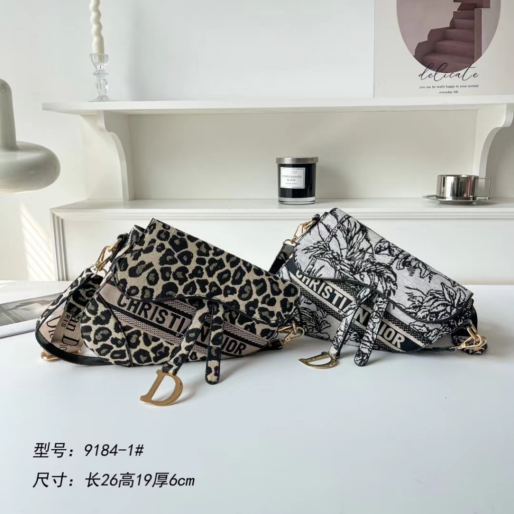 women Saddle Bag Hand Carrying vintage fashion Bag new embroidery