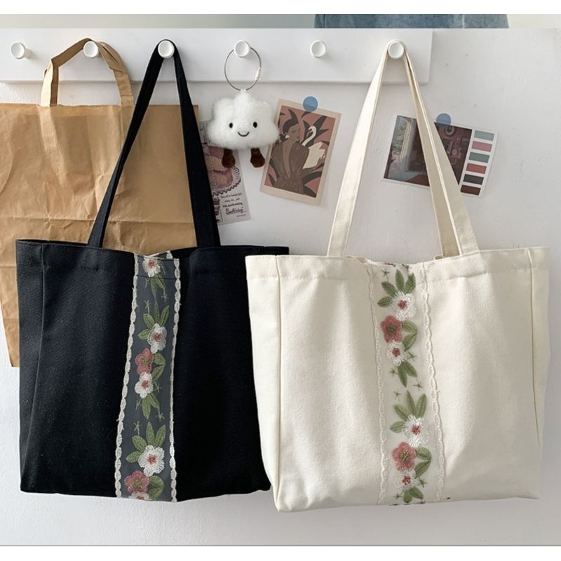 Ready Stock Simple Canvas Bag flower embroidery bag Tote bag